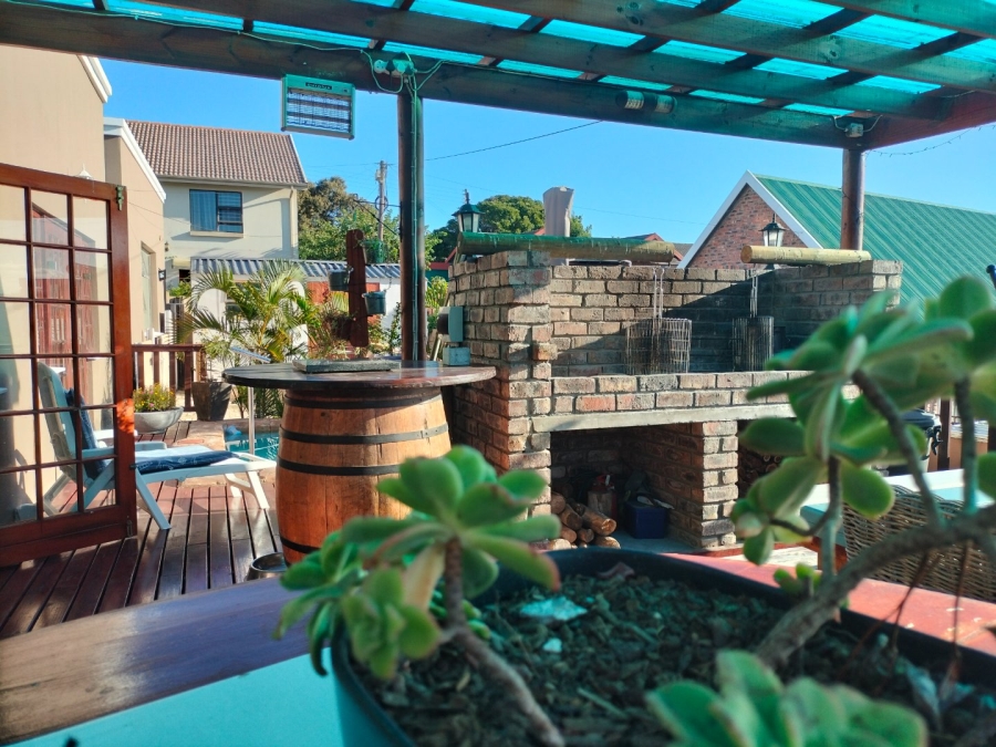 4 Bedroom Property for Sale in Fraaiuitsig Western Cape